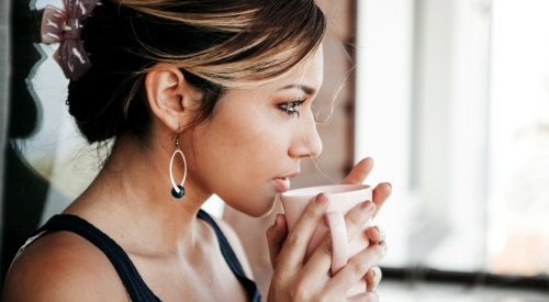 ‘Latte' et ‘espresso makeup' : les couleurs chaudes et gourmandes de l'été