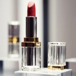 Chanel 31 Le Rouge : Un rouge à lèvres rechargeable dans un étui en verre (Photo : Courtesy of Chanel)