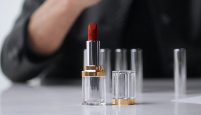 Chanel 31 Le Rouge : Un rouge à lèvres rechargeable dans un étui en verre