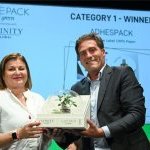 Adhespack a remporté le prix Luxe Pack in green dans la catégorie « Meilleure Innovation Packaging Durable » pour sa solution d'échantillon de parfum 100% papier