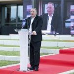 Stephan Tanda, Aptar's President and CEO, inaugurates the group's beauty division new site in Oyonnax, France (Photo : David Boyer)